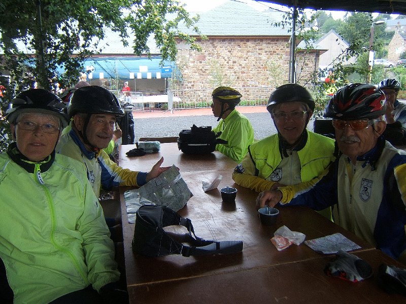 2011-08-04 71 Il pleut severe mais le moral est bon.JPG